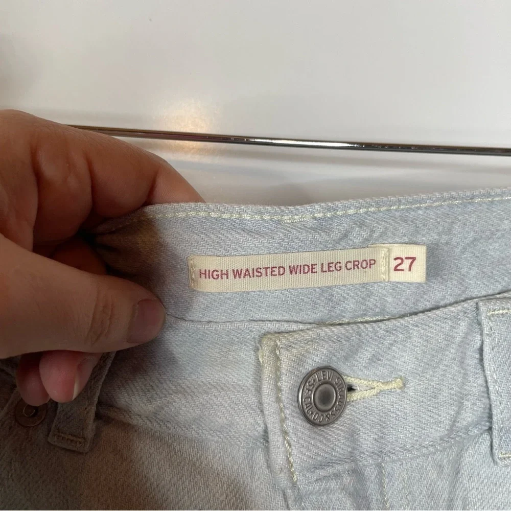 Levi’s High Rise Wide Leg Crop Utility Light Wash‎ Jeans Size 27